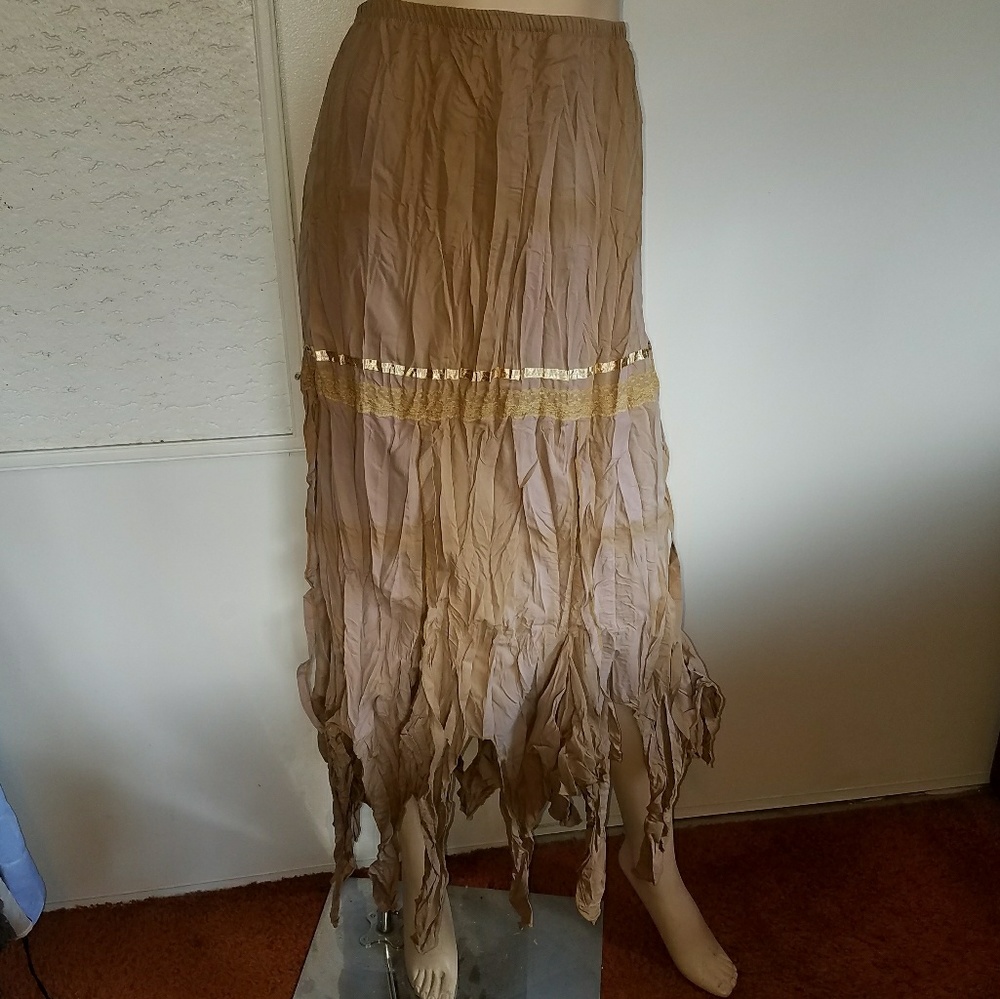 NWT - Gypsy skirt in Champaigne